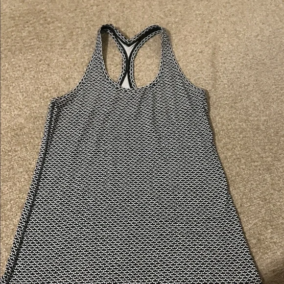 Lululemon Women's Bundle of Tank and Long Sleeve Tops - Picture 11 of 12